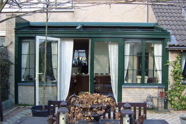 Serre bicolor met zonwering